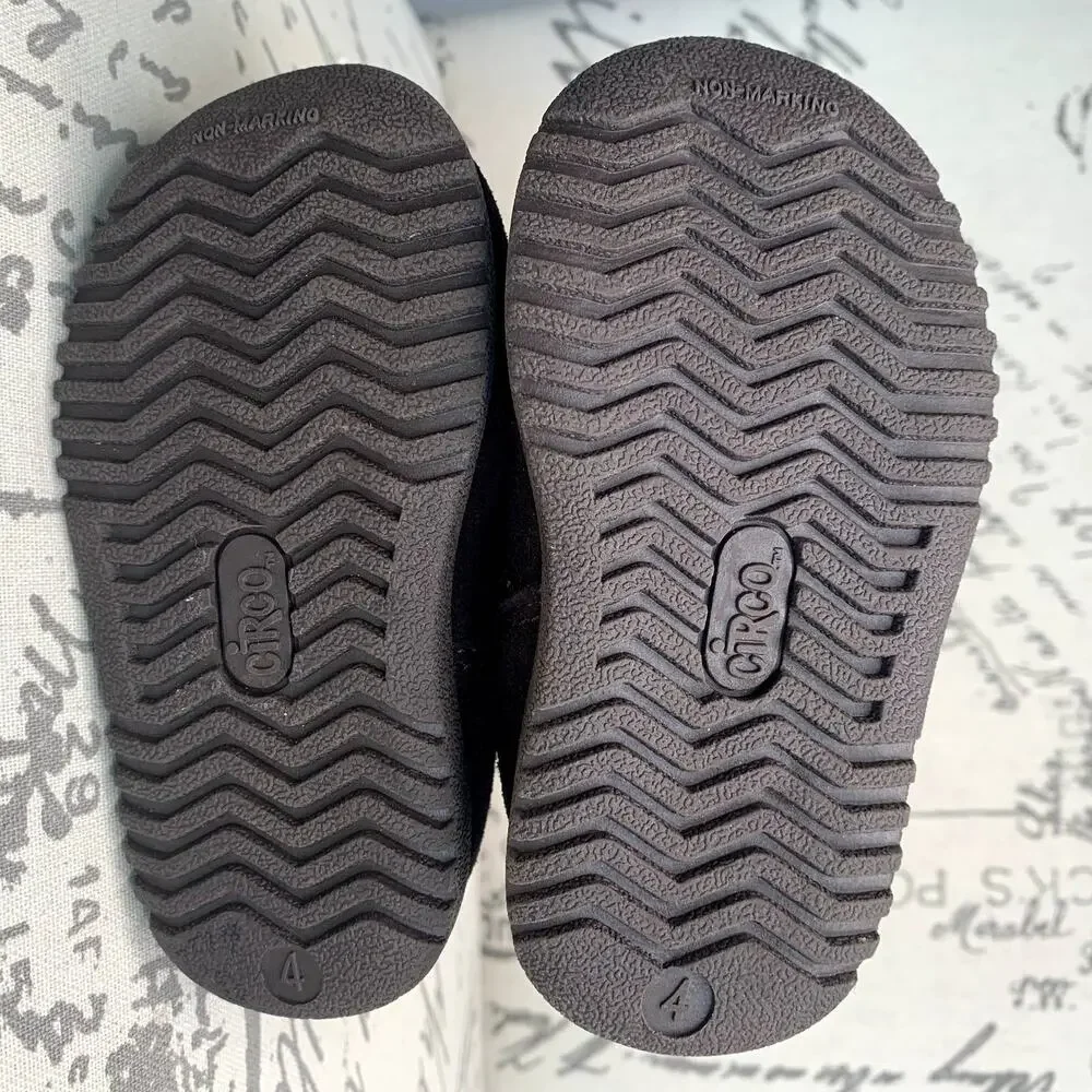 5/$25 Circo Brown‎ Suede Boots